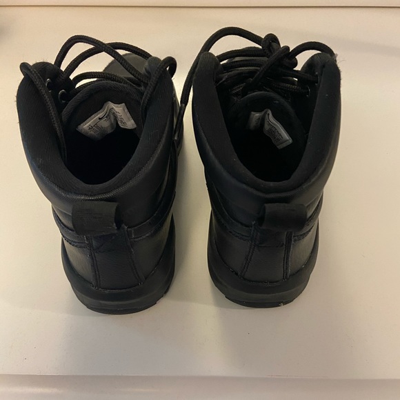 Nike boots boys size 4 excellent condition !! - Picture 4 of 4